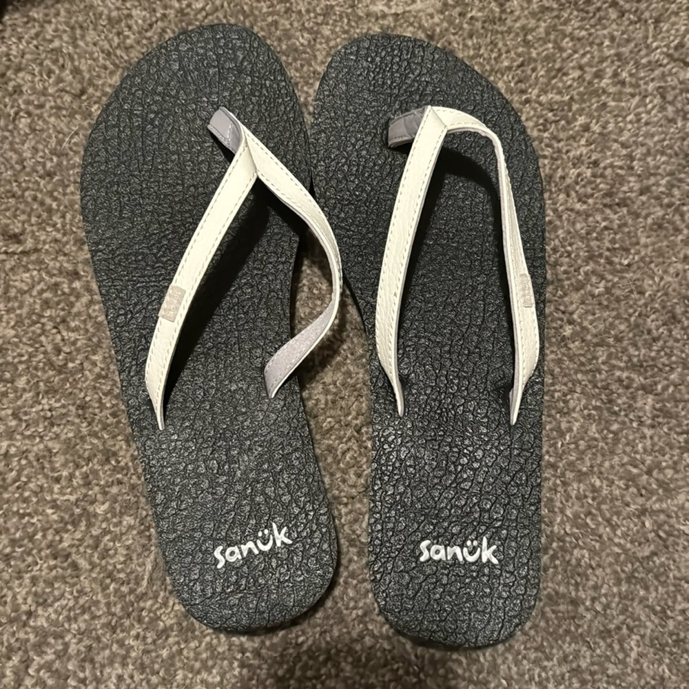 black and white sanuk sandals